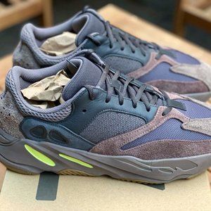 adidas Yeezy Boost 700 Mauve 2018 - Size 11 - Barely Worn in Excellent Condition